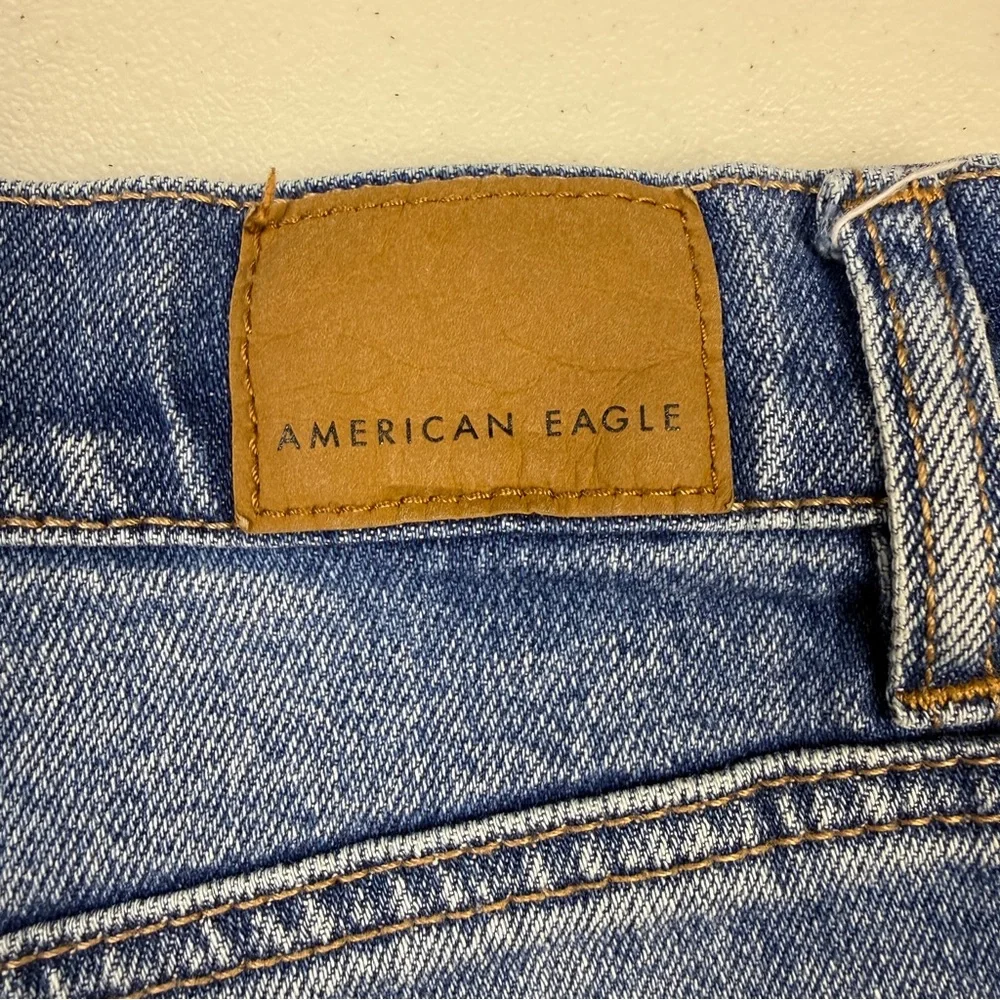 American Eagle Highest Rise 90’s Boyfriend Shorts Distressed Denim Size 12 EUC